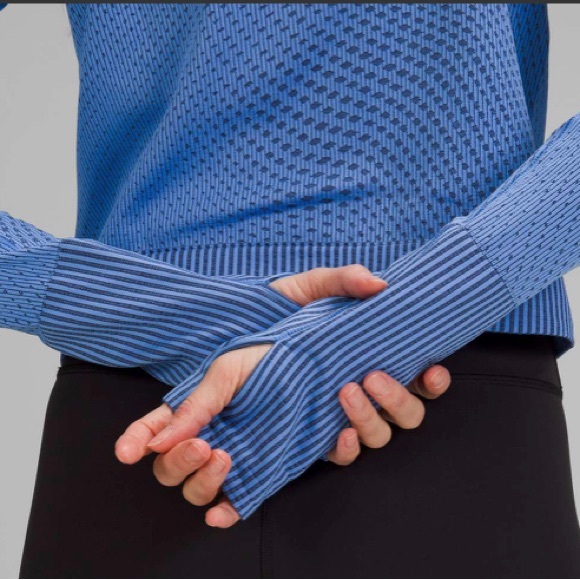 Lululemon 
REST LESS CROPPED HALF-ZIP
Grid Warp Blue Nile/Night Sea
Size 10 - Picture 2 of 6